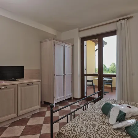Apartment In 22085 *